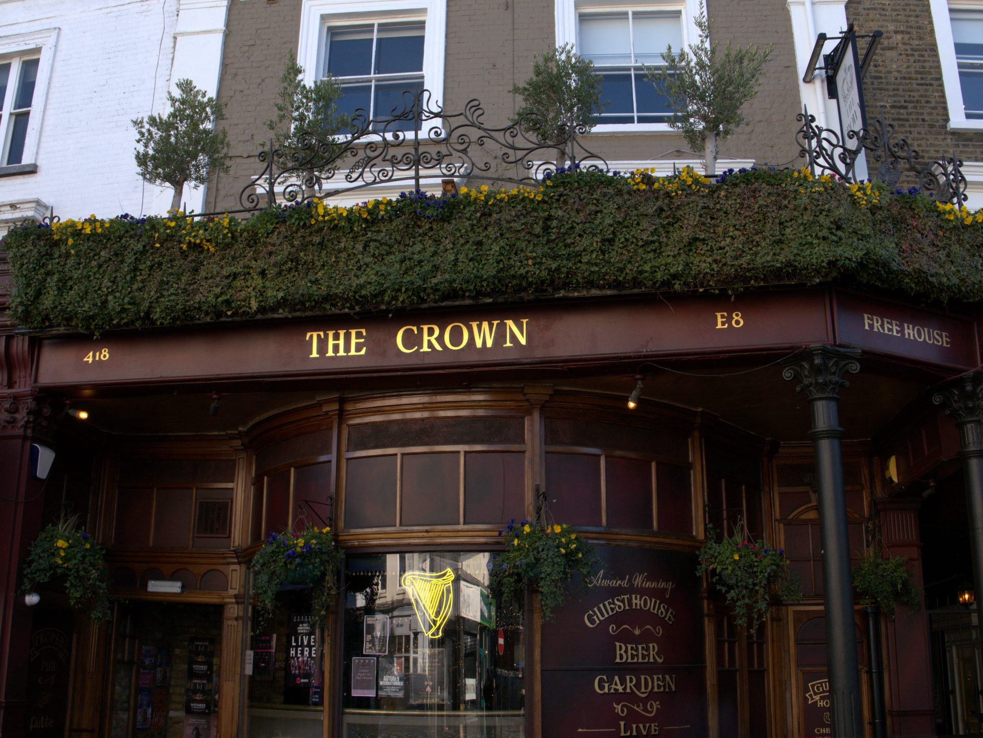 The Crown Pub & Guesthouse, Mare Street